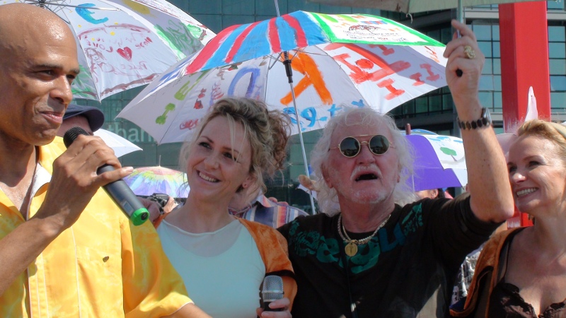 Regenschirm-parade mit Matt Lamb